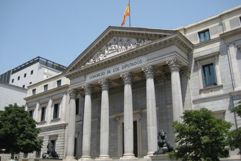Parlement Madrid loi régularisation