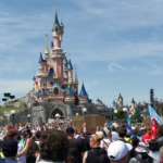 Grève spontanée et massive : que se passe-t-il à Disneyland Paris ?